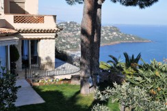 Villa mit atemberaubendem Meerblick zwischen Cannes und St. Raphael Villa mit atemberaubendem Meerblick zwischen Cannes und St. Raphael
